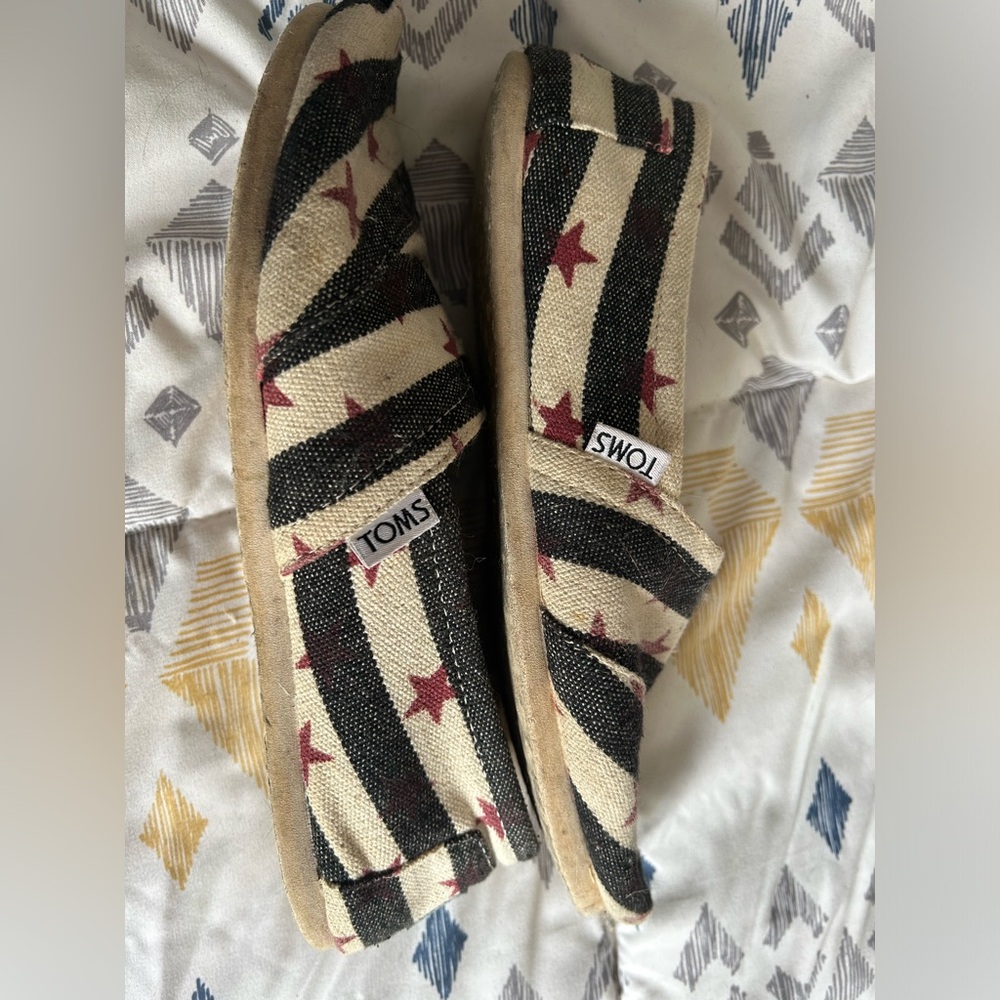 Toms, Women’s Size 8, Patriotic Canvas Slip On Shoes